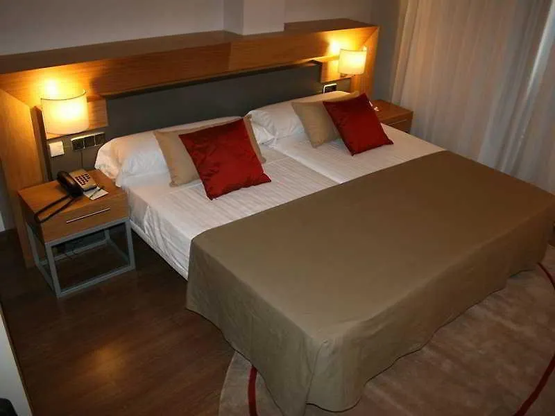 Hotel Guadalmedina Малага
